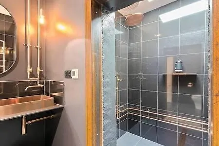 Outstanding Quality Renovation Inner City Home Hobart Holiday home