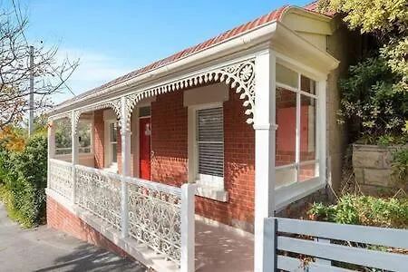 Outstanding Quality Renovation Inner City Home Hobart 0*,
